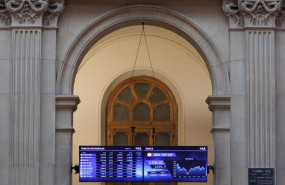 ep archivo   paneles en el palacio de la bolsa de madrid espana