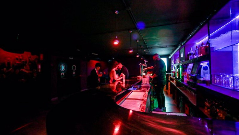 ep archivo varias personas en la barra de una discoteca de madrid ep archivo varias personas en la barra de una discoteca de madrid