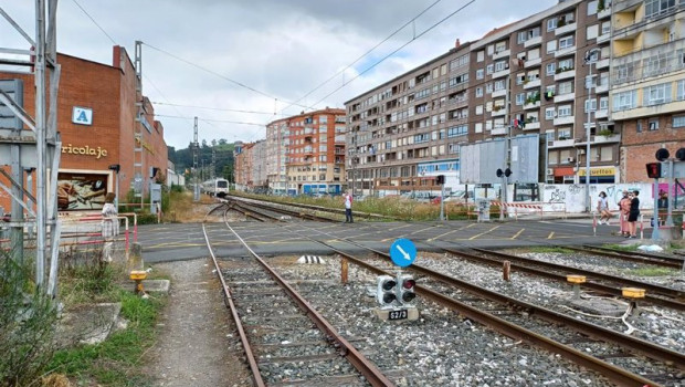 ep archivo   vias de torrelavega paso a nivel