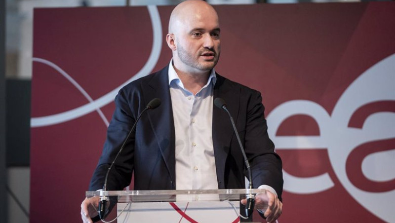 Ceaje critica "la ignorancia" de Yolanda Díaz, pero acudirá a las reuniones sobre la reducción de la jornada. | A. Pérez Meca - Europa Press ep ceaje critica la ignorancia de yolanda diaz pero acudira a las reuniones sobre la reduccion de la