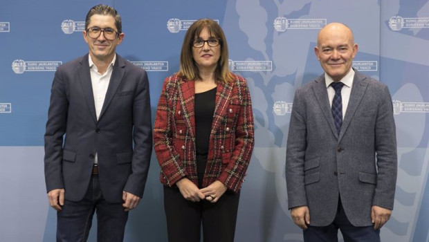 ep el consejero de ciencia universidades e innovacion juan ignacio perez iglesias y la consejera de