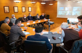 ep el conselleiro do medio rural jose gonzalez se reune con representantes las industrias lacteas