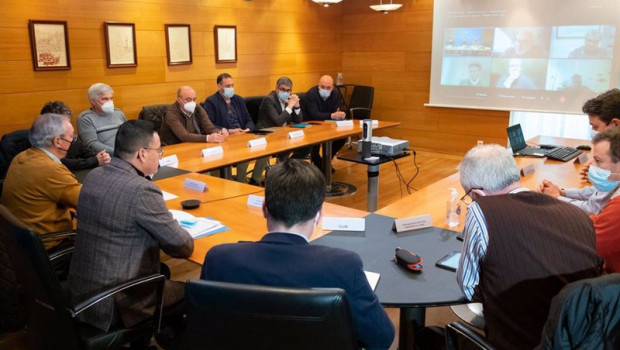 ep el conselleiro do medio rural jose gonzalez se reune con representantes las industrias lacteas