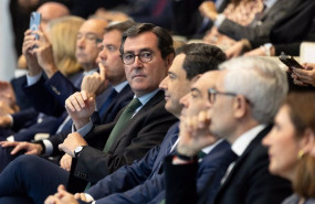 ep el presidente de la junta de andalucia juanma moreno 4d y el presidente de la ceoe antonio
