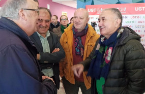 ep el secretario general de ugt pepe alvarez saluda al expresidente socialista fernando gonzalez