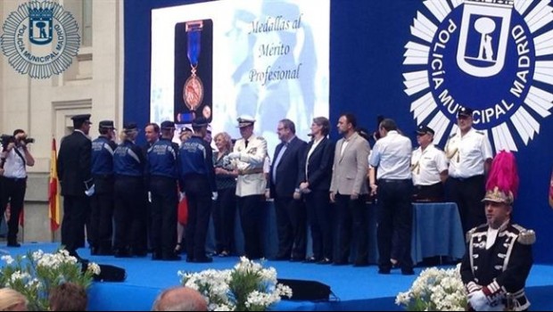 ep entregamedallasla policia municipal