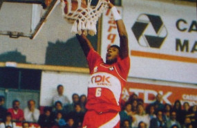ep gerson victalino en un partido con el bsquet manresa