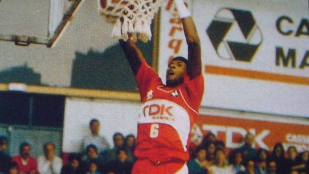 ep gerson victalino en un partido con el bsquet manresa