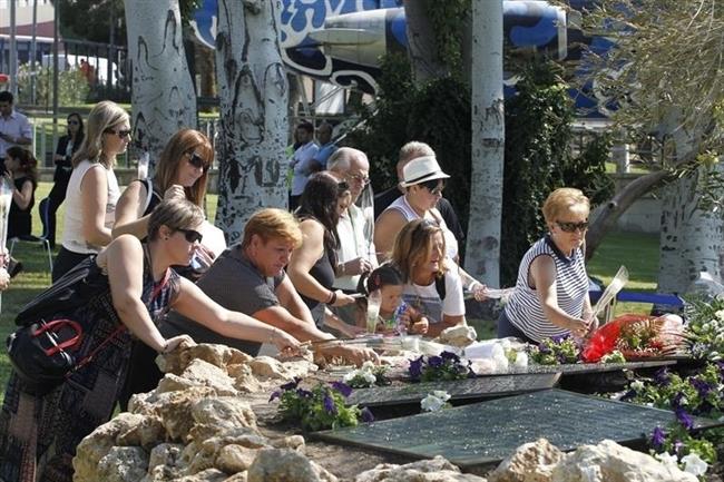 Homenaje a las víctimas de Spanair | EUROPA PRESS ep homenajelas victimasspanair