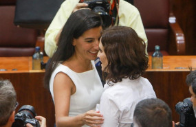 ep imagen de archivo la portavoz de vox en la asamblea de madrid rocio monasterio abraza y celebra