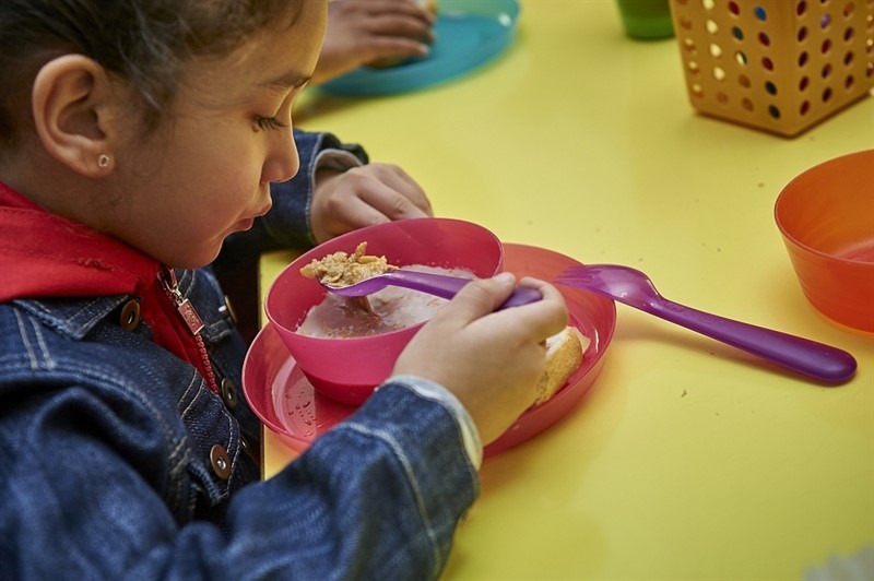 ep kellogg sirve desayunos a ninos a traves de su programa solidario todos a desayunar