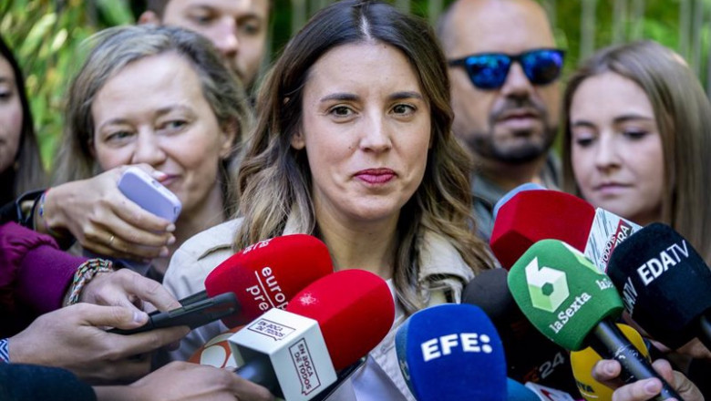 ep la ministra de igualdad irene montero ofrece declaraciones a los medios a su llegada a visitar la ep la ministra de igualdad irene montero ofrece declaraciones a los medios a su llegada a visitar la