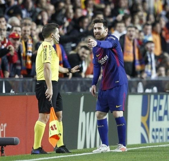 ep messi reclamandogolmestalla