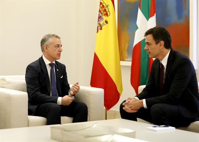 Pedro Sánchez recibe a Íñigo Urkullu en La Moncloa | MARTA FERNÁNDEZ/EUROPA PRESS ep pedro sanchez recibe a inigo urkullula moncloa