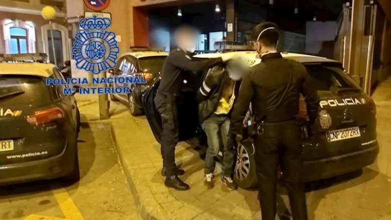 Policía Nacional detiene a un individuo por apuñalar presuntamente a otro en la vía pública | POLICÍA NACIONAL ep policia nacional detiene a un individuo por apunalar presuntamente a otro en la via publica