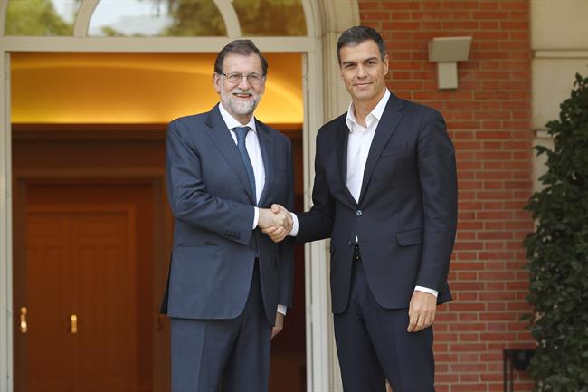 Rajoy recibe a Pedro Sánchez en Moncloa por el desafío catalán | EUROPA PRESS ep rajoy recibepedro sanchezmoncloadesafio catalan