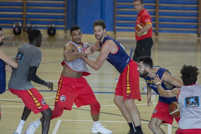 Sebas Saiz y Pau Gasol entrenando con la selección | FEB ep sebas saizpau gasol entrenandola seleccion