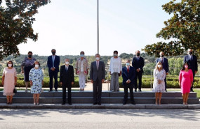 ep su majestad el rey felipe vi recibe en audiencia a una representacion de la familia barcelo en la