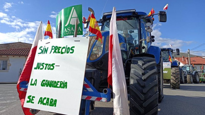 ep tractorada de protesta por el precio de la leche en arenas de iguna