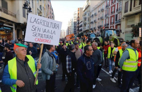 ep tractorada en valencia por el futuro del campo y la espana vaciada