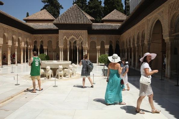 Turistas en Granada | Europa Press/Archivo ep turistasgranada