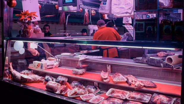 ep una carniceria en el mercado de la cebada en madrid espana