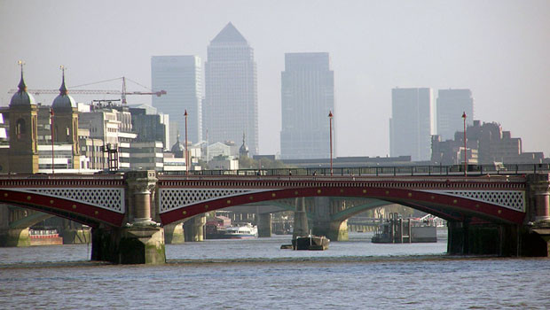 dl city of london river thames blackfriars bridge canary wharf financial district skyline fog pd
