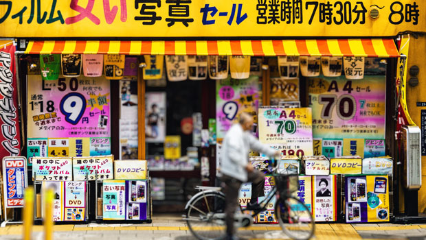 アジアレポート：日本では市場は下落、サービスインフレは上昇