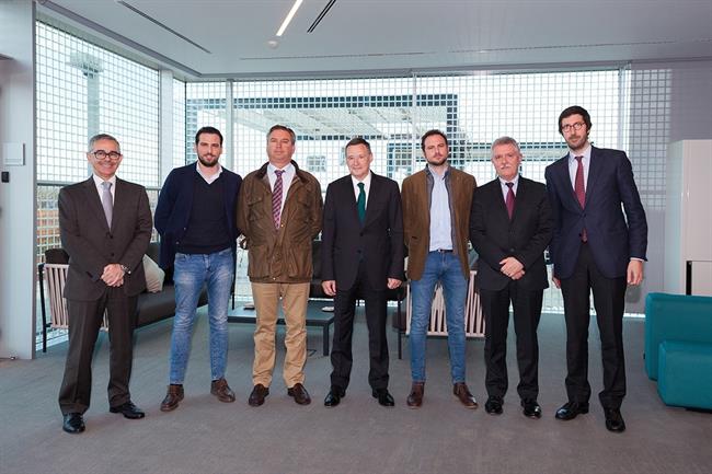 Angel Simón, vicepresidente ejecutivo de Suez (en el centro). | EUROPA PRESS ep angel simon vicepresidente ejecutivosuez encentro
