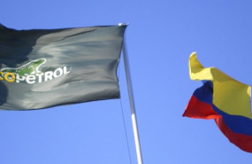 ep archivo bandera de ecopetrol y de colombia ep archivo bandera de ecopetrol y de colombia