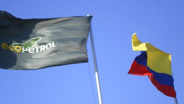 ep archivo   bandera de ecopetrol y de colombia