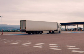 ep archivo   camion estacionado