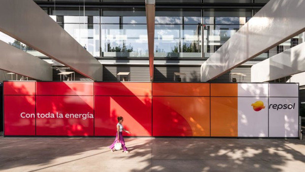 ep archivo   campus con el nuevo logo de repsol