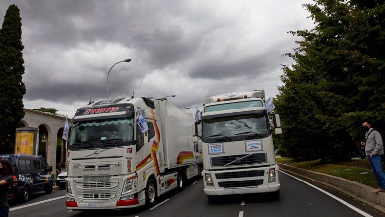 ep archivo   caravana de vehiculos y camiones