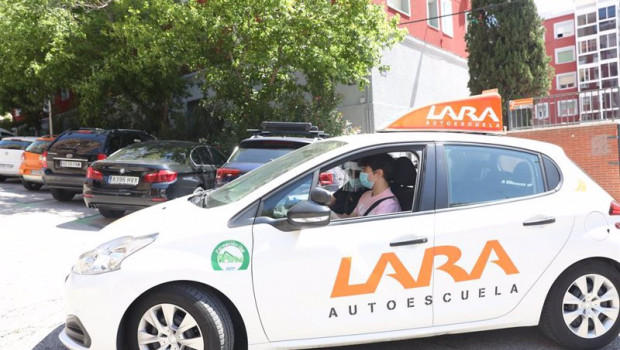 ep archivo   imagen de un coche de autoescuela