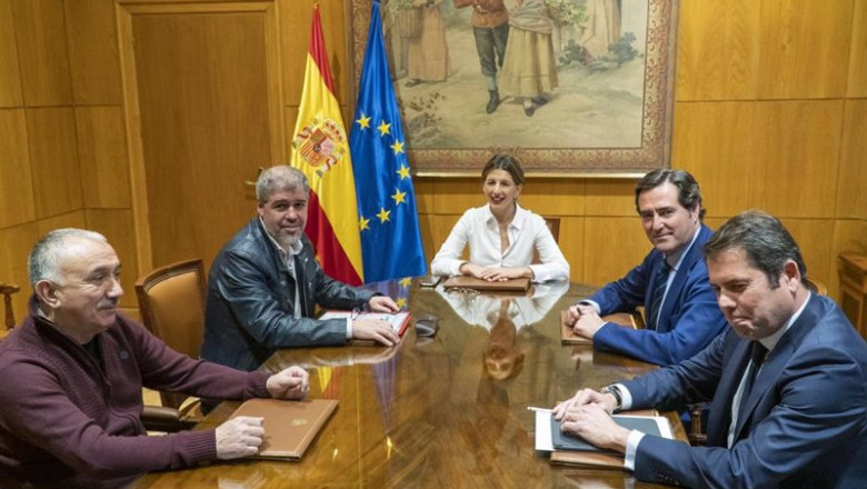 Archivo - La ministra de Trabajo y Economía Social, Yolanda Díaz; los secretarios generales de UGT y CCOO, Pepe Álvarez y Unai Sordo; el presidente de CEOE, Antonio Garamendi, y el presidente de Cepyme, Gerardo Cuerva. | MINISERIO DE TRABAJO - Archivo ep archivo la ministra de trabajo y economia social yolanda diaz los secretarios generales de ugt