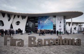 ep archivo   letras en las que se lee fira barcelona en una de las entradas del mobile world