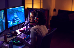 ep archivo   una mujer jugando a videojuegos en internet