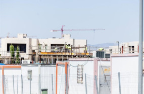 ep archivo   varios obreros trabajan en la construccion de una vivienda nueva a 29 de julio de 2025