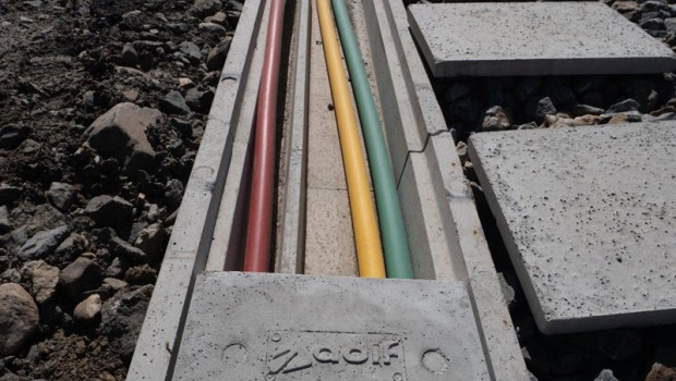ep cables de telecomunicaciones en las vias de tren de adif