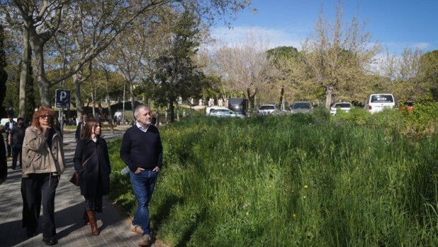 ep collboni visita junto a bonet el solar en el que se ubicara el primer hub publico de recarga