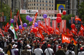 ep decenas de personas durante la manifestacion por el dia del trabajador a 1 de mayo de 2024 en