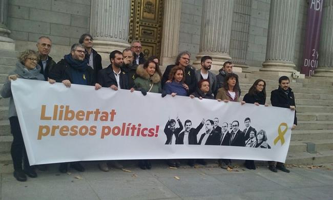 ep diputadossenadoresercpancartafavorlos presos politicos