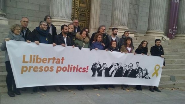 ep diputadossenadoresercpancartafavorlos presos politicos