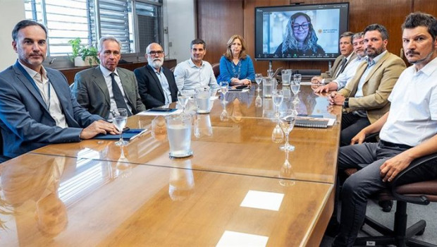 ep el directorio del banco central de uruguay durante la reunion sobre politica monetaria de este 26