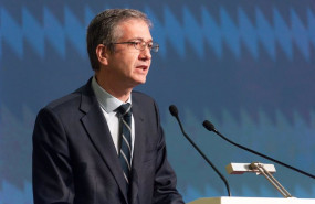 ep el gobernador del banco de espana pablo hernandez de cos modera el debate de la covid 19 a la
