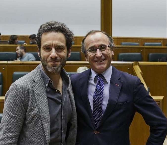 ep el hasta ahora portavoz parlamentario borja semper con el presidente del pp vasco alfonso alonso