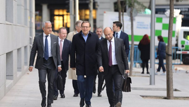 ep el magnate ruso mikhal fridman centro a su llegada a la audiencia nacional