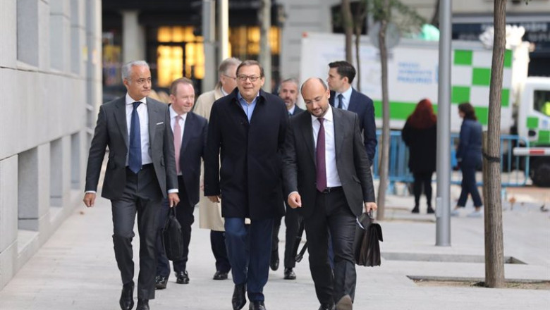 El magnate ruso Mikhal Fridman (centro), a su llegada a la Audiencia Nacional | Marta Fernández Jara - Europa Press - Archivo ep el magnate ruso mikhal fridman centro a su llegada a la audiencia nacional