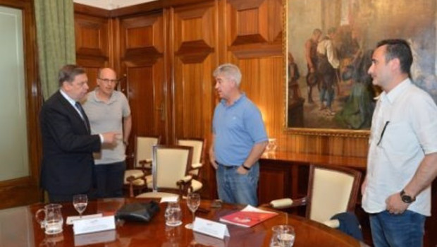 ep el ministro de agricultura pesca y alimentacion luis planas ha recibido este viernes a diferentes